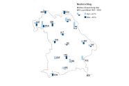 Balkendiagramm auf Bayernkarte mit den Orten der Waldklimastationen