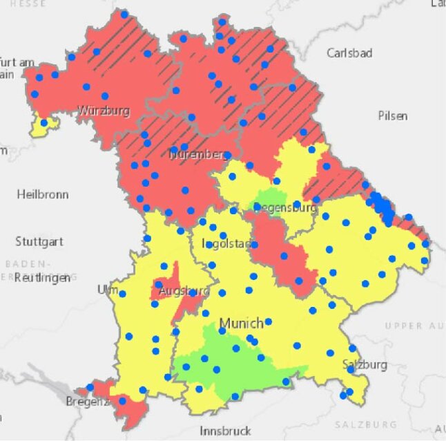 Gefährdungskarte Buchdrucker: Die aktuelle Gefährdungseinschätzung der ÄELF vom 21.06.2023 zeigt deutlich die Situation in Bayern. Vor allem im Norden Bayerns herrscht derzeit akuter Stehendbefall durch Buchdrucker