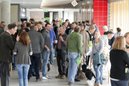 Austausch und Diskussionen während der Pausen sind wichtiger Bestandteil des Statusseminars. 
