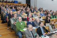 Rund 130 Forstleute aus Praxis, Wissenschaft, Verbänden und Politik informieren sich über Neuigkeiten aus der forstlichen Forschung. 