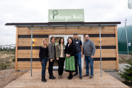 Familie Huber vom Gasthaus Hölzlwimmer und das LfL-Projektteam "Kleeberger Kistl".