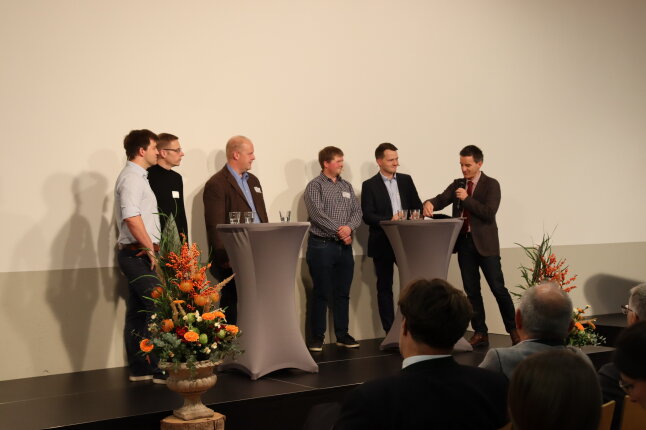 Auf dem Podium: Michael Höhensteiger, Manuel Mühlbauer, S. Beckmann, Andreas Auer, F. Worek, Florian Schrei.