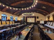 weihnachtlich geschmückter Aventinussaal München