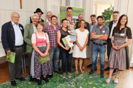 Gruppenfoto der Preisträger der Plätze 1 bis 4 der Wiesenmeisterschaft 2024.