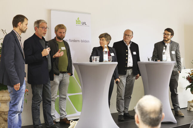 Podiumsgespräch Wissenschaft auf der LfL-Jahrestagung 2024, Moderatorin Dr. Annette Freibauer (4.v.l.)
